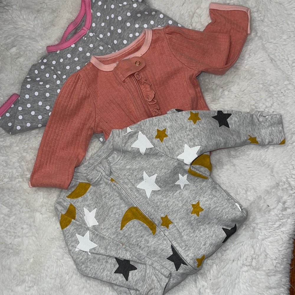 Girl's Onesies , different style and designs onesies bundle for 0-3month